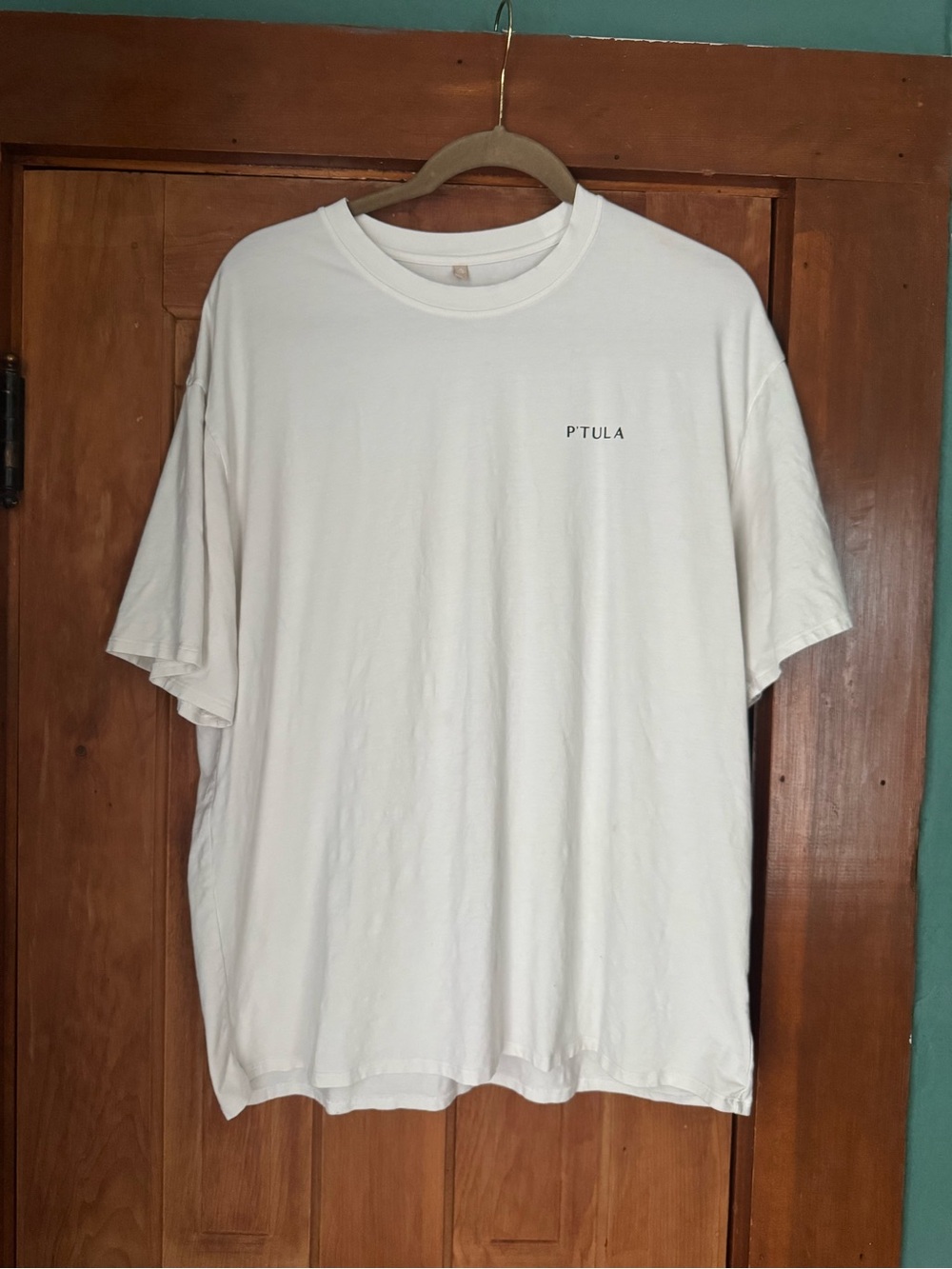 P'tula Men's Cream Minimal Logo Short Sleeve Tee
